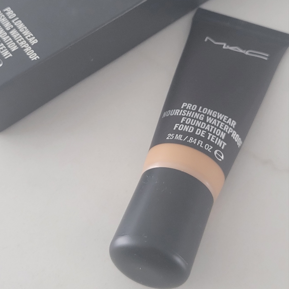 MAC PRO Longwear Nourishing Foundation NC45